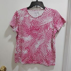 Croft & Barrow Women's Pink and White Leaf Print Tee